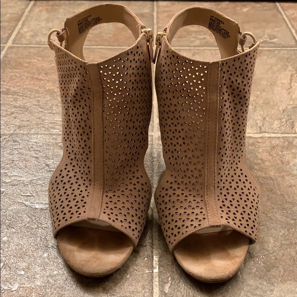 Vince Camuto “Ennisa” Heel